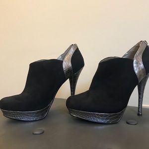Guess heels with faux snakeskin